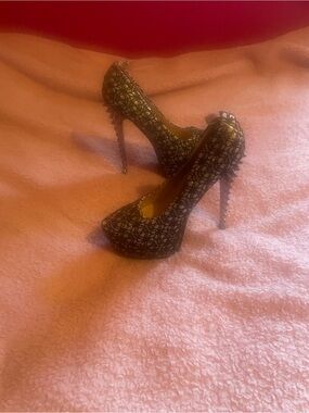 Black Lace-Pattern Platform Stiletto Pumps with Studded Heel